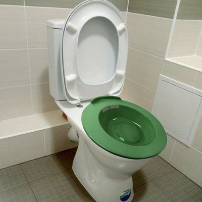 Судно на унитазе в действии