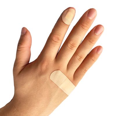 Лейкопластырь бактерицидный Optimelle 7,2 см х 1,9 см, на тканевой основе, телесный в использовании